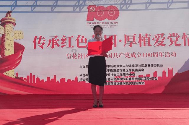 严浩翔克莱因蓝真空西装帅气逼人，大家觉得这个造型怎么样？游戏画面